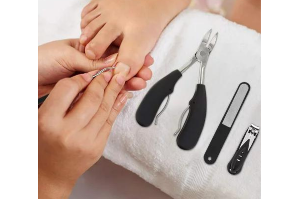 Toenail Clippers For Thick Nails: Tips And Techniques – Nghia Nippers  Corporation