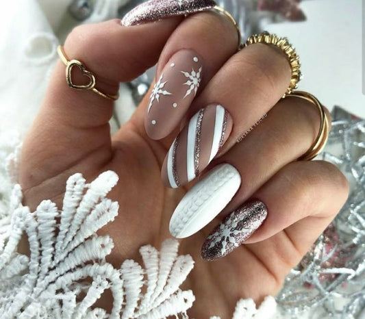 30+ Best Christmas Nail Designs for 2025