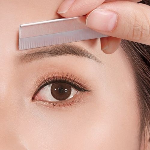 How to Use Brow Razor Safely for Perfectly Shaped Eyebrows