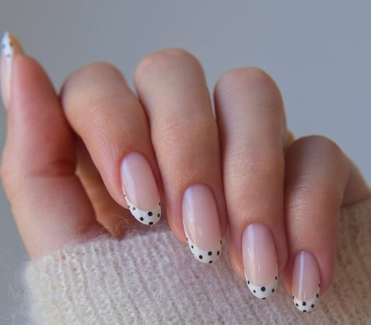 almond shaped nails