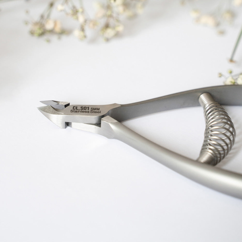 中曽根Cuticle Nipper シルバー ステンレス製 ケース付き 中曽根Cuticle Nipper シルバー ステンレス製 ケース付き 【公式通販】